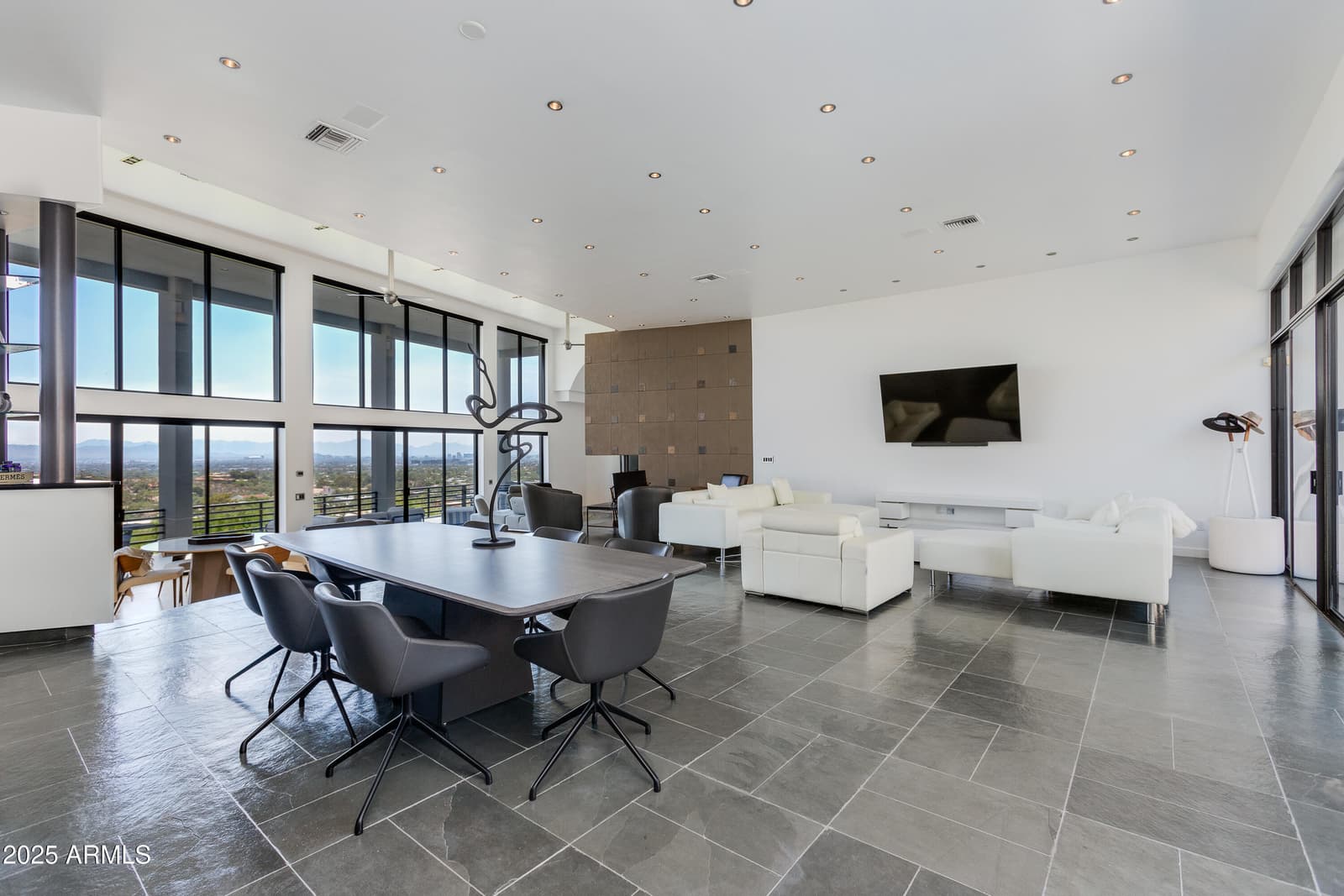 4228 E HIGHLANDS Drive, Paradise Valley, AZ 85253 — photo 9 of 36