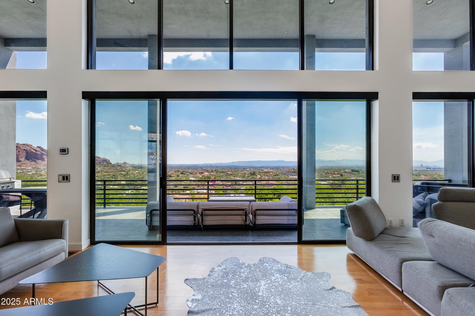 4228 E HIGHLANDS Drive, Paradise Valley, AZ 85253 — photo 5 of 36