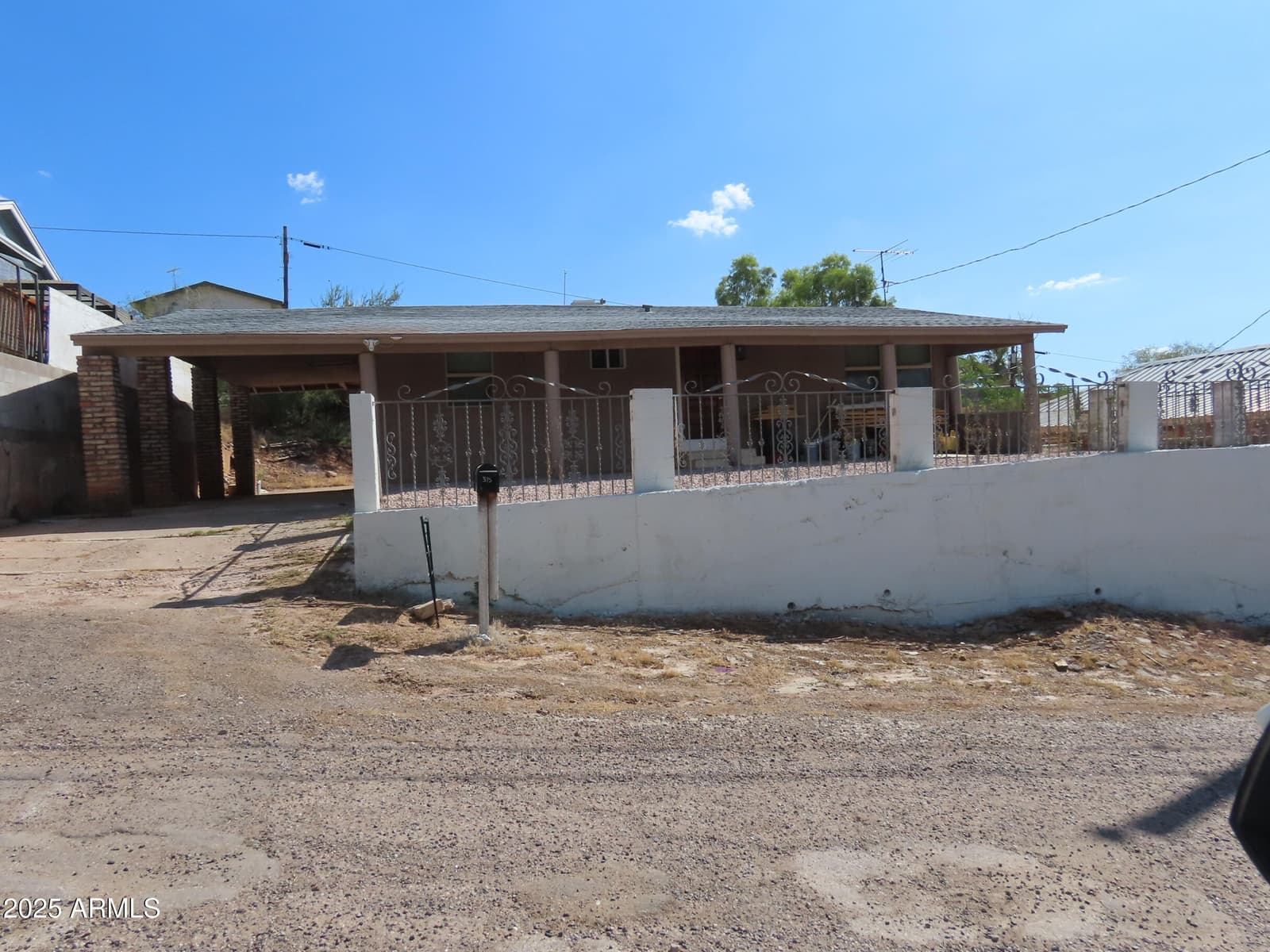 315 W Wight Street, Superior, AZ 85173 — photo 2 of 17