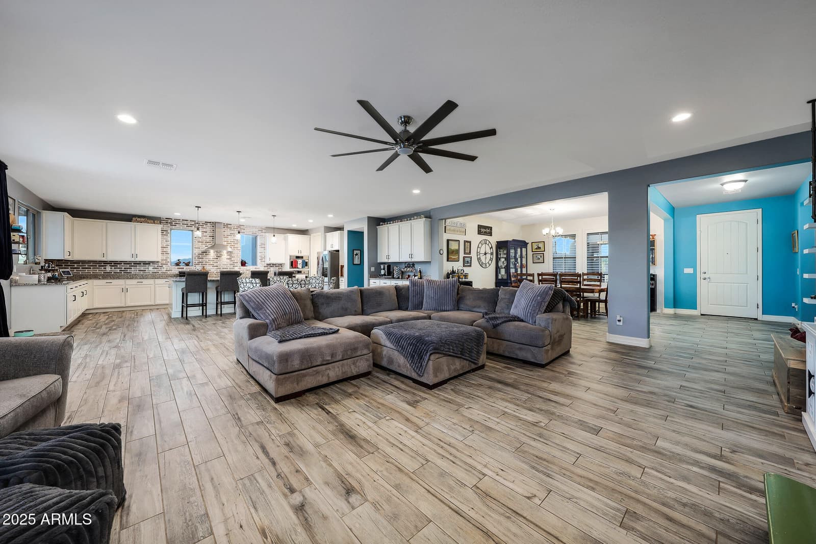 13532 W SIERRA VISTA Drive, Glendale, AZ 85307 — photo 18 of 88