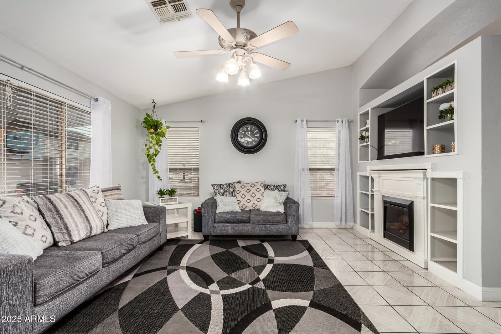 8441 W MINNEZONA Avenue, Phoenix, AZ 85037 — photo 12 of 37