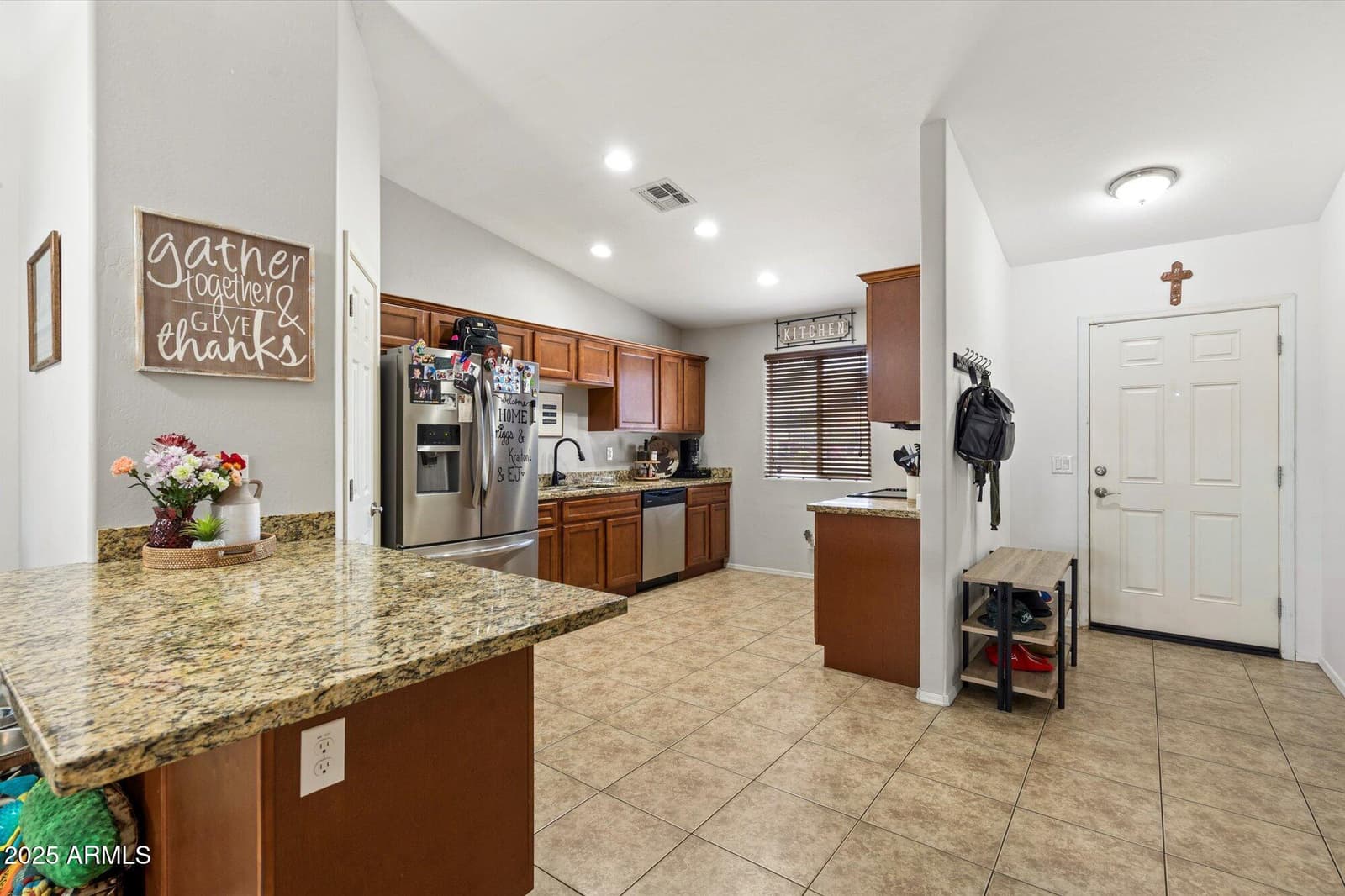 8025 S 5TH Avenue, Phoenix, AZ 85041 — photo 3 of 20