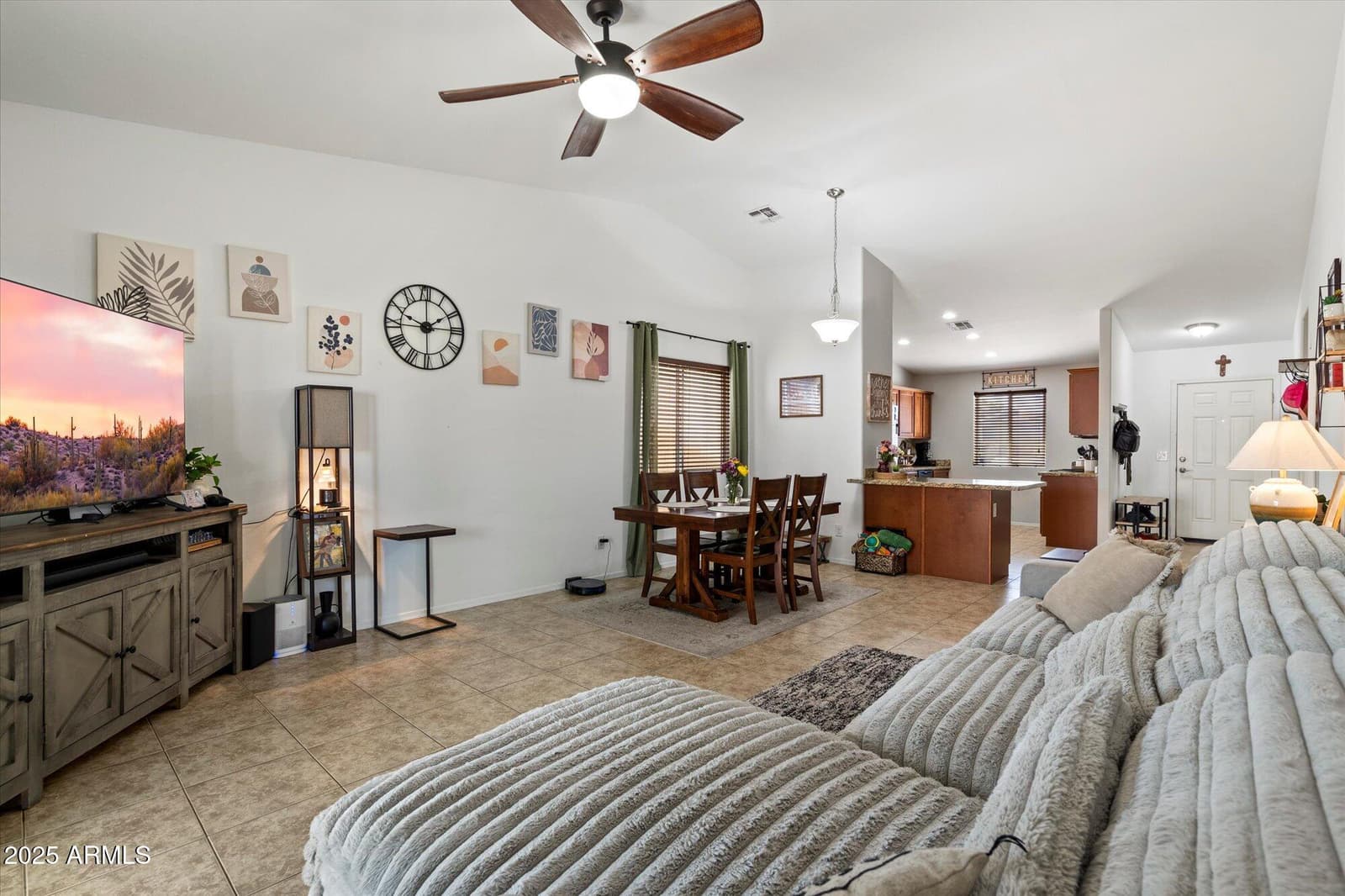 8025 S 5TH Avenue, Phoenix, AZ 85041 — photo 9 of 20