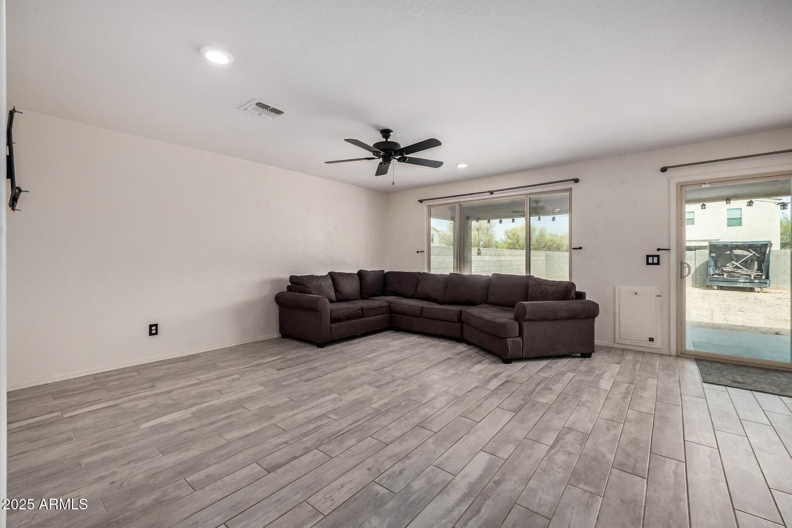 12668 W GLENN Drive, Glendale, AZ 85307 — photo 5 of 32