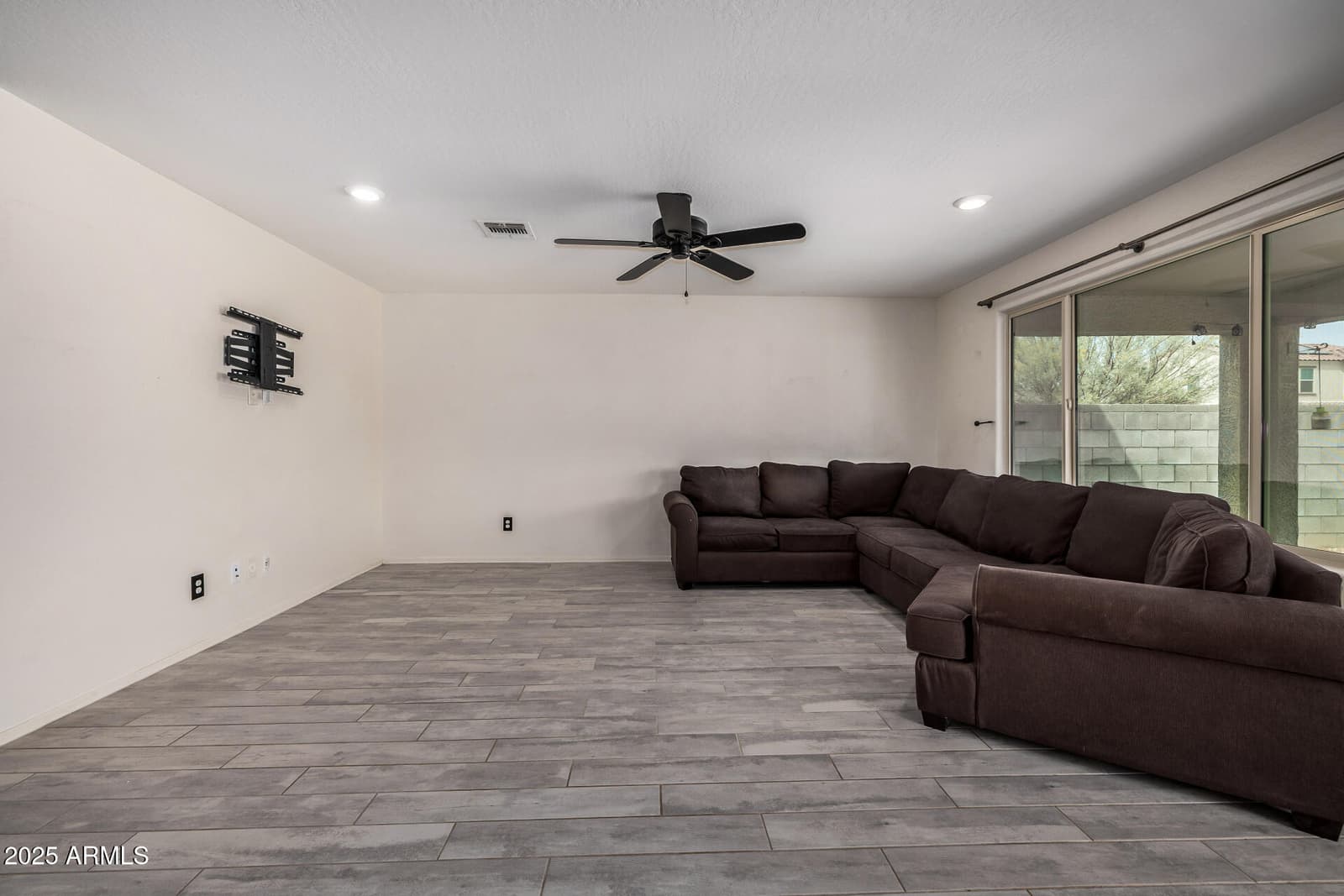 12668 W GLENN Drive, Glendale, AZ 85307 — photo 6 of 32