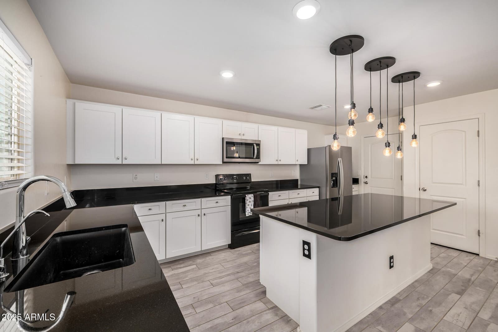 12668 W GLENN Drive, Glendale, AZ 85307 — photo 13 of 32