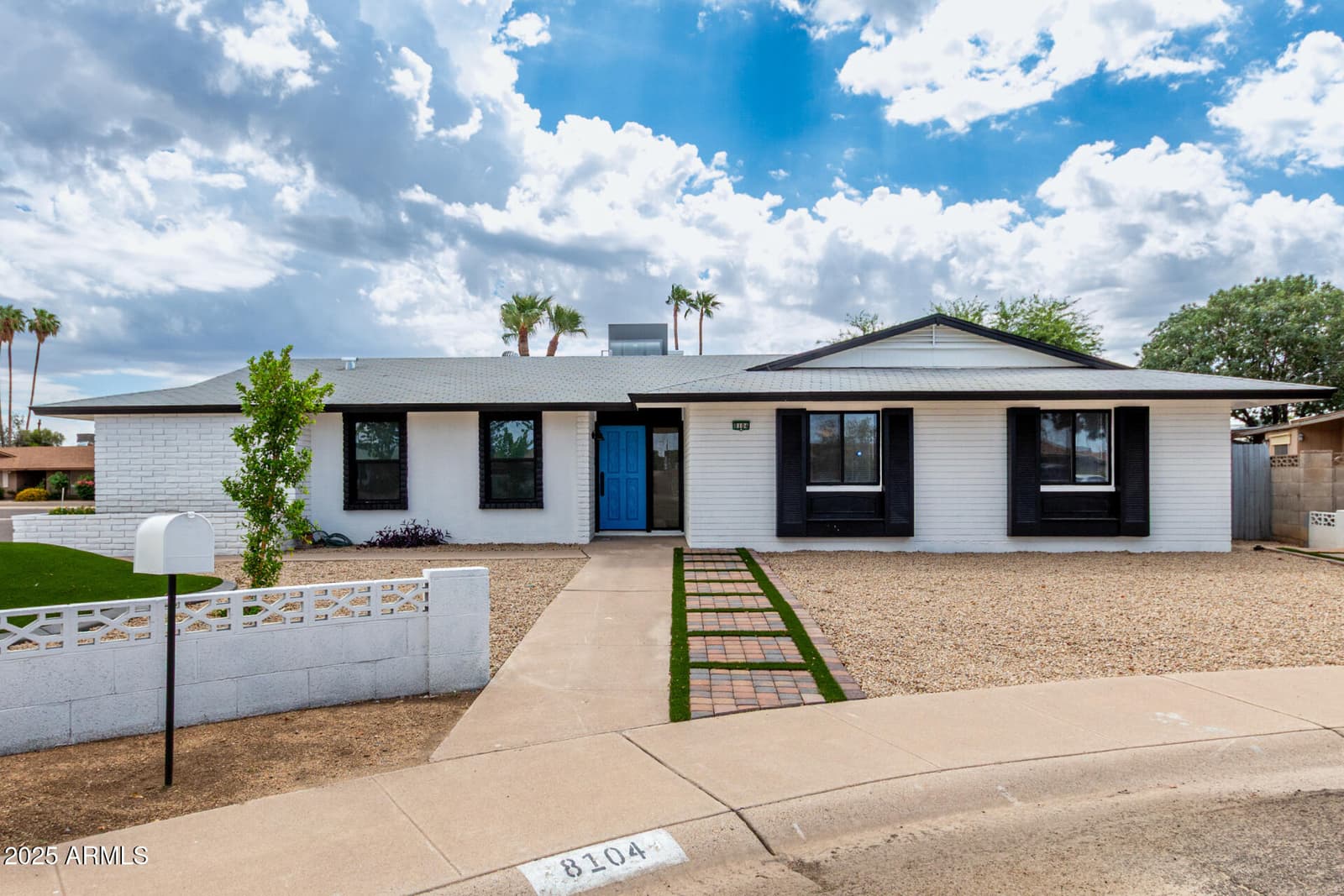 8104 N 45th Avenue, Glendale, AZ 85302 — photo 2 of 48