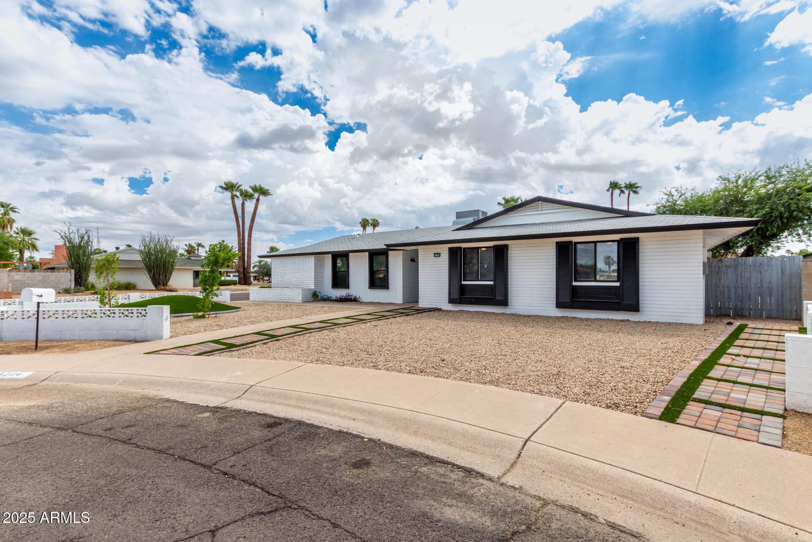 8104 N 45th Avenue, Glendale, AZ 85302 — photo 3 of 48
