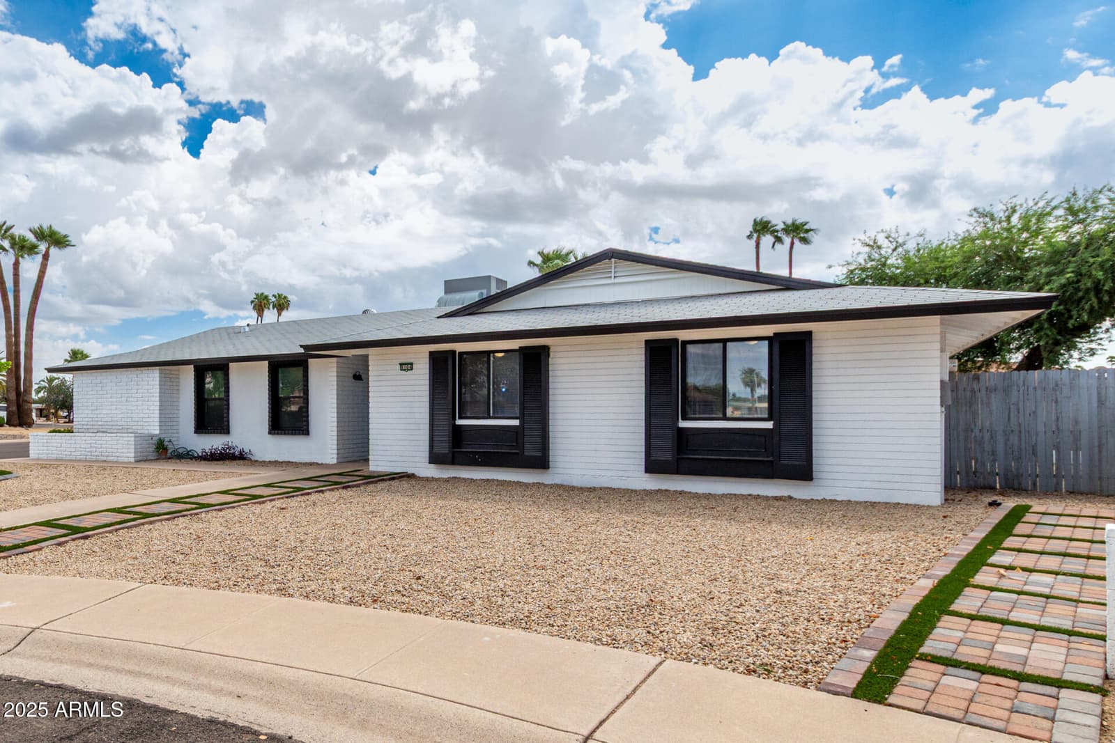 8104 N 45th Avenue, Glendale, AZ 85302 — photo 4 of 48