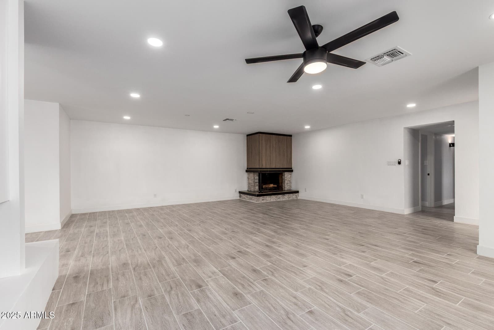 8104 N 45th Avenue, Glendale, AZ 85302 — photo 10 of 48