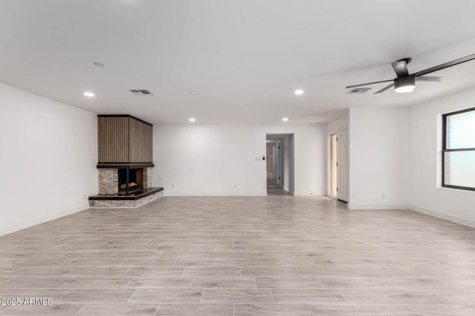 8104 N 45th Avenue, Glendale, AZ 85302 — photo 11 of 48