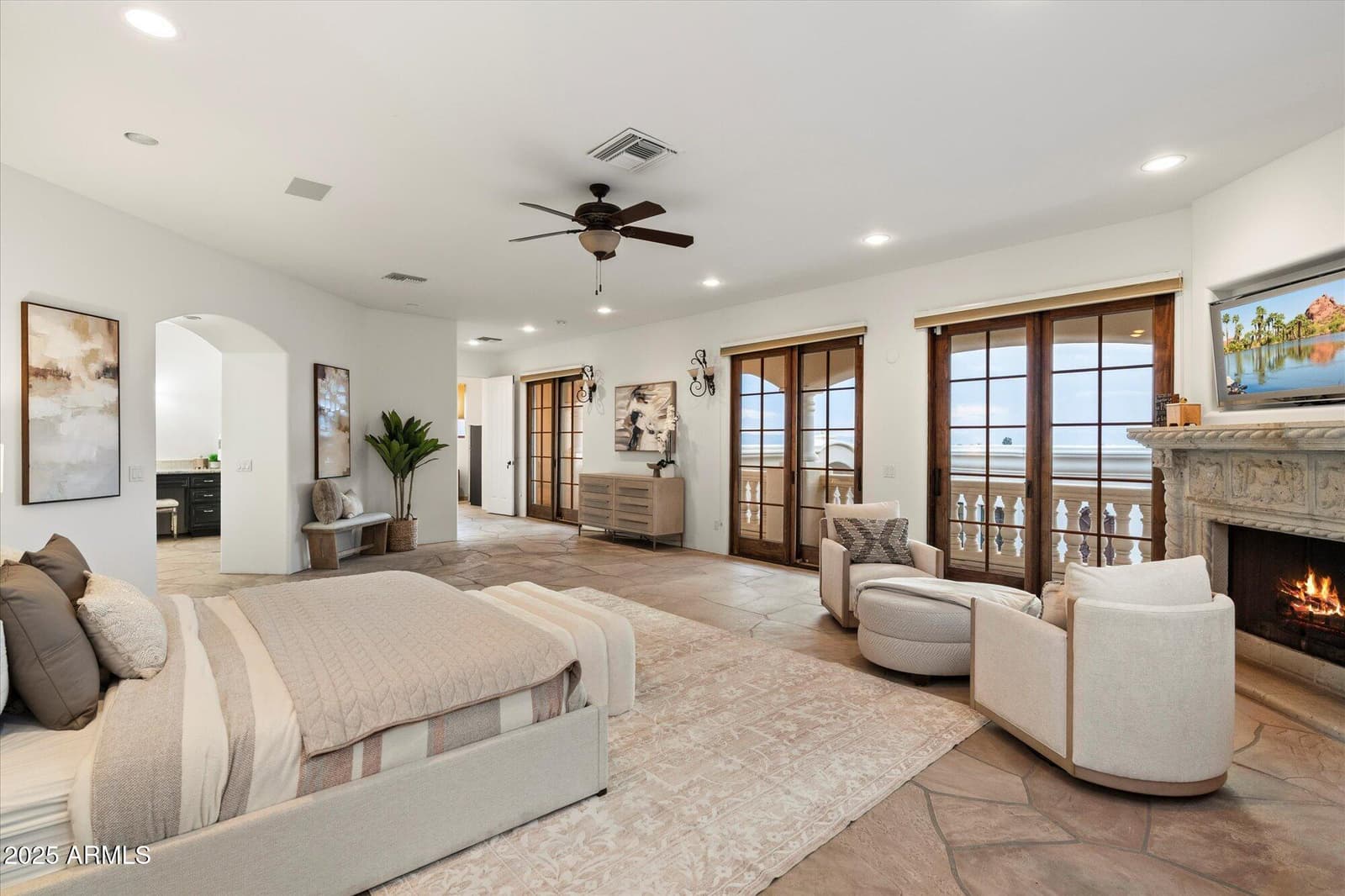 6827 N HIGHLANDS Drive, Paradise Valley, AZ 85253 — photo 4 of 108