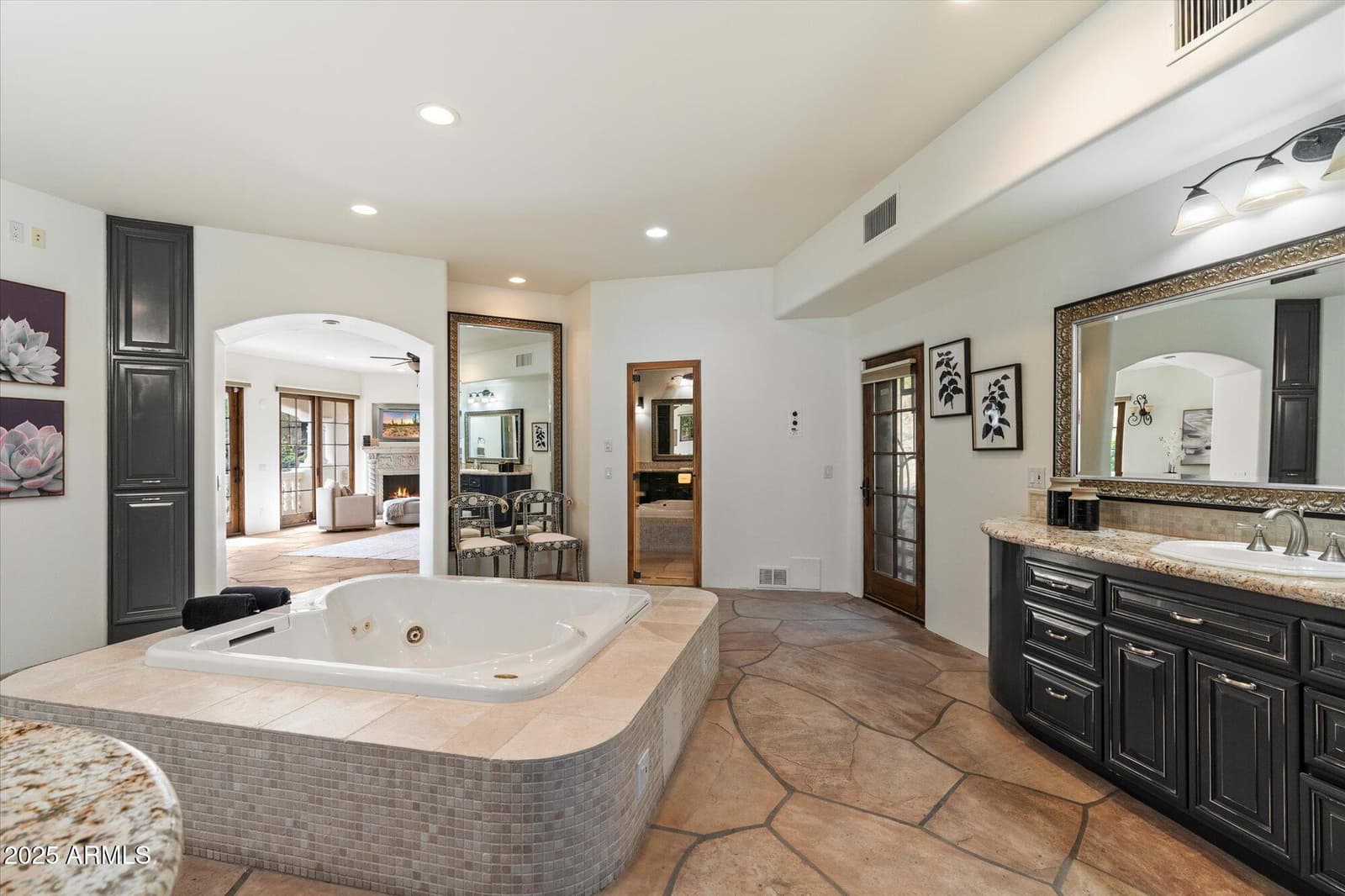 6827 N HIGHLANDS Drive, Paradise Valley, AZ 85253 — photo 39 of 108