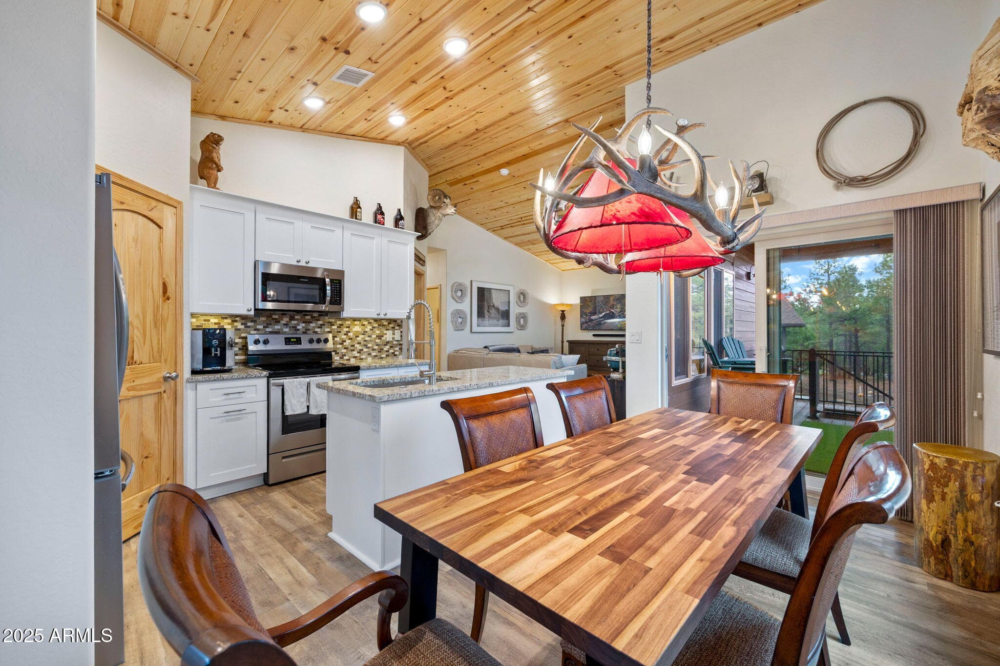 3080 W BLACK OAK Loop, Show Low, AZ 85901 — photo 11 of 38