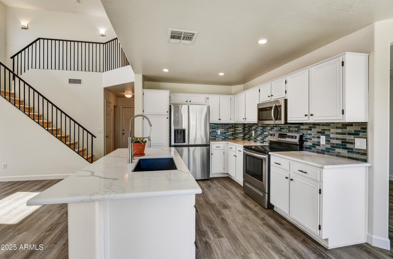21927 N 74TH Lane, Glendale, AZ 85310 — photo 10 of 32