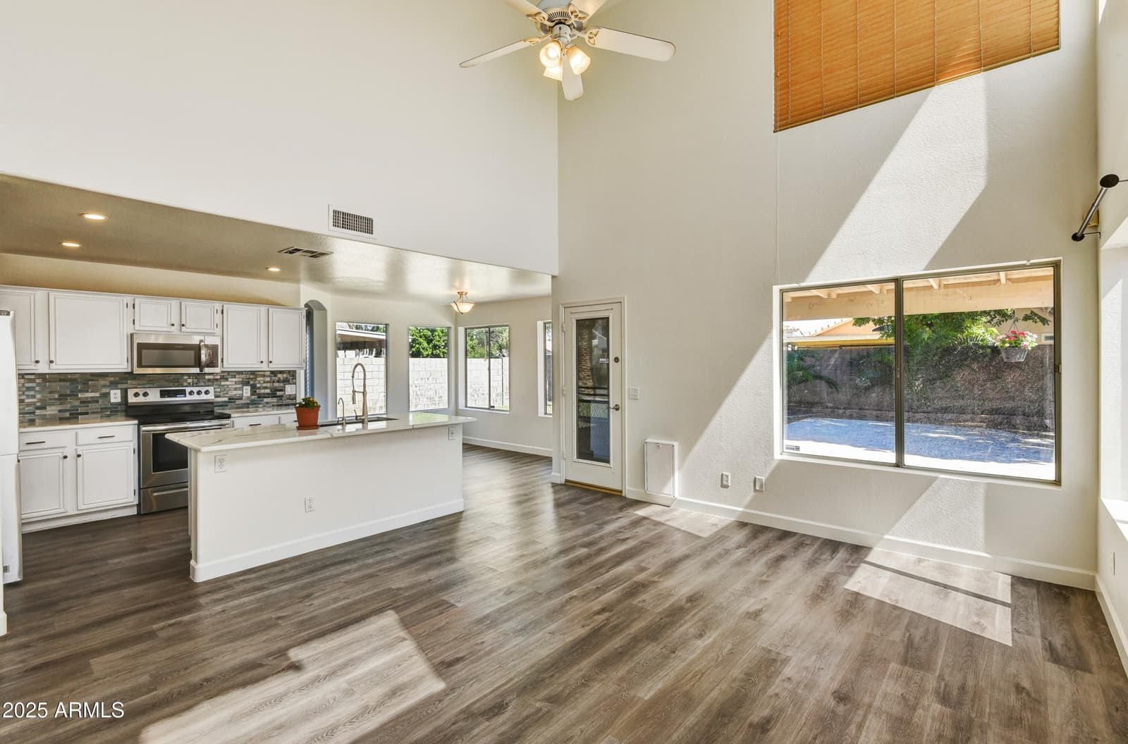 21927 N 74TH Lane, Glendale, AZ 85310 — photo 13 of 32