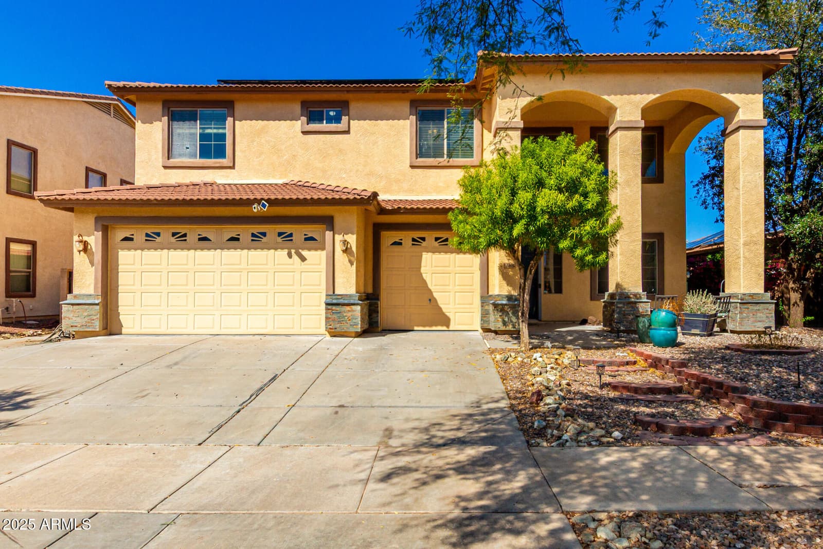 15826 W MERCER Lane, Surprise, AZ 85379 — photo 3 of 48