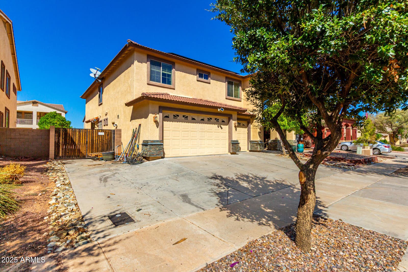15826 W MERCER Lane, Surprise, AZ 85379 — photo 4 of 48
