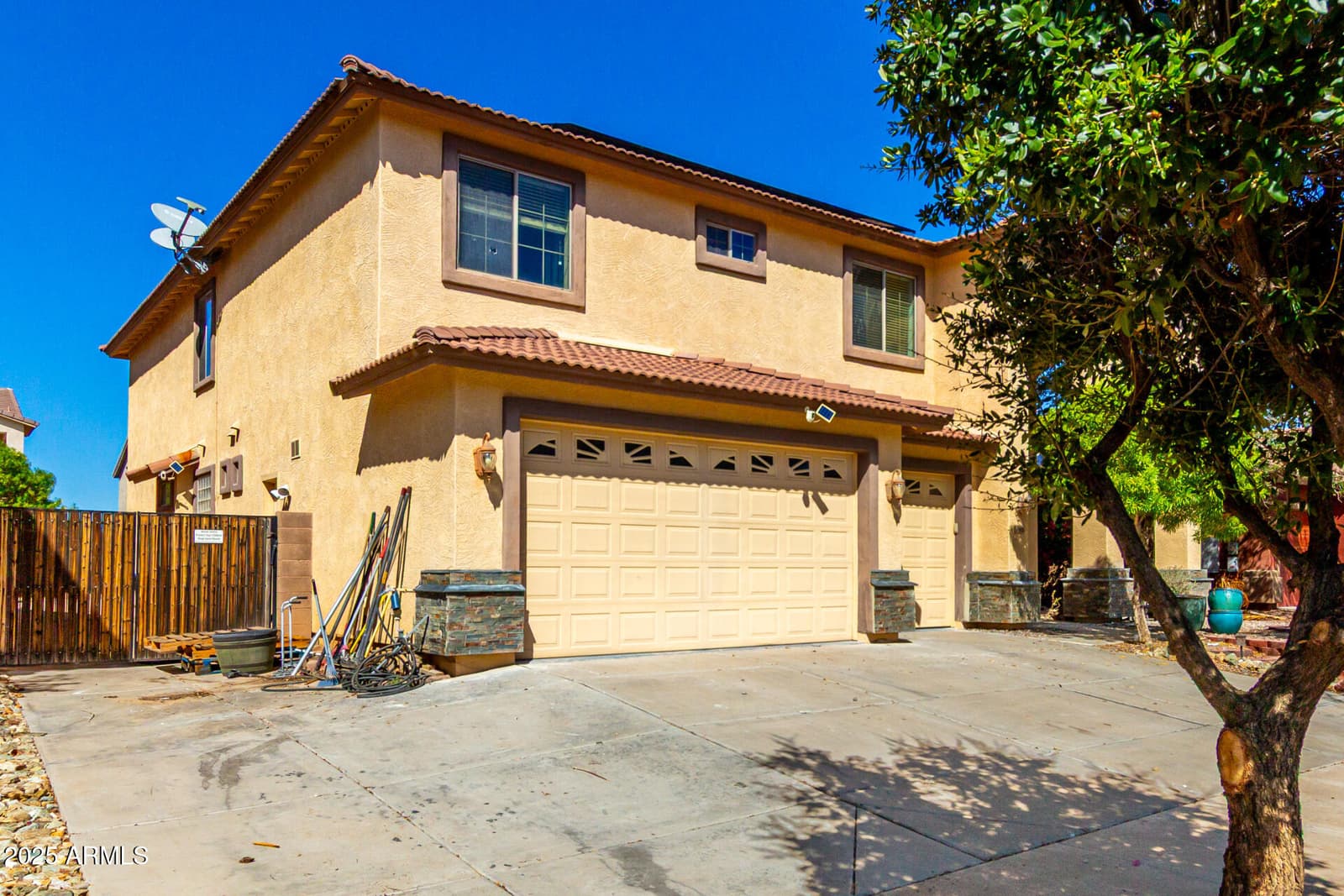15826 W MERCER Lane, Surprise, AZ 85379 — photo 5 of 48