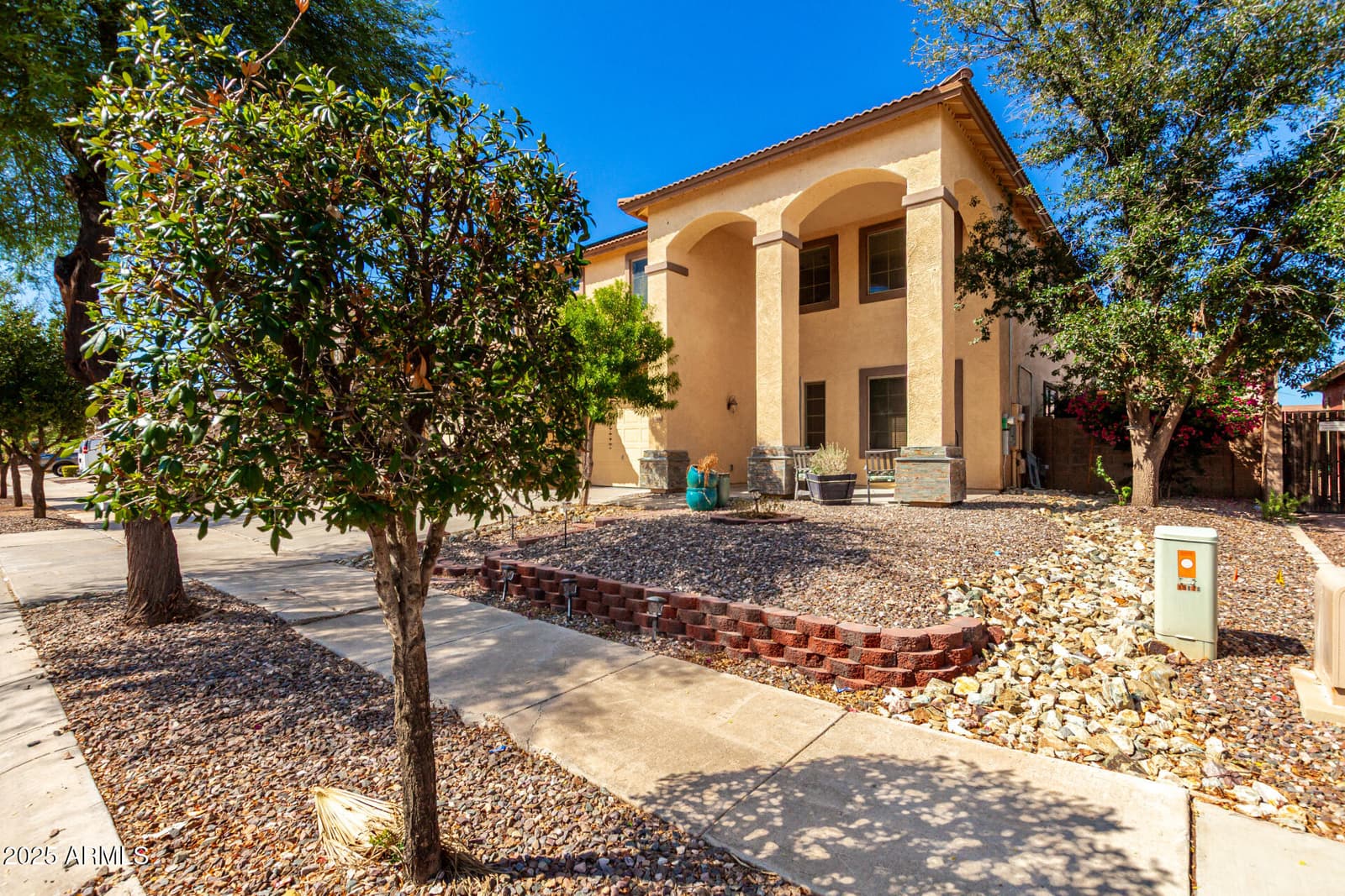 15826 W MERCER Lane, Surprise, AZ 85379 — photo 6 of 48