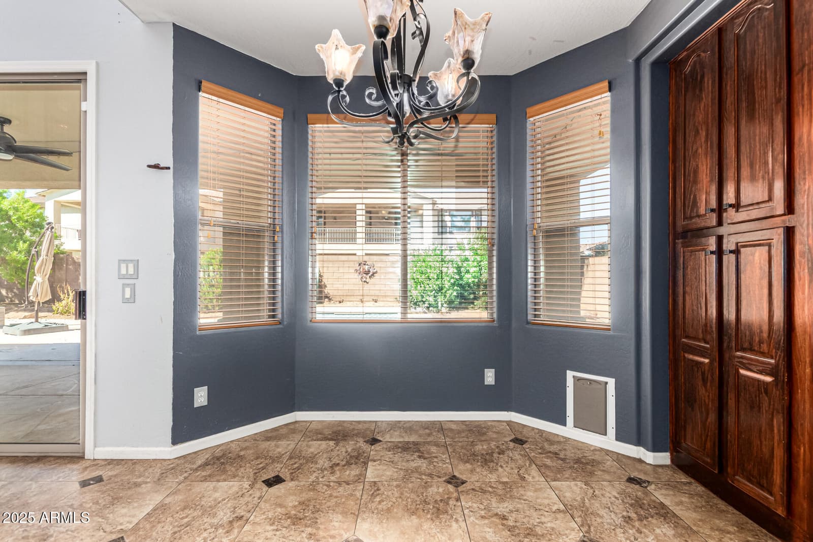 15826 W MERCER Lane, Surprise, AZ 85379 — photo 11 of 48