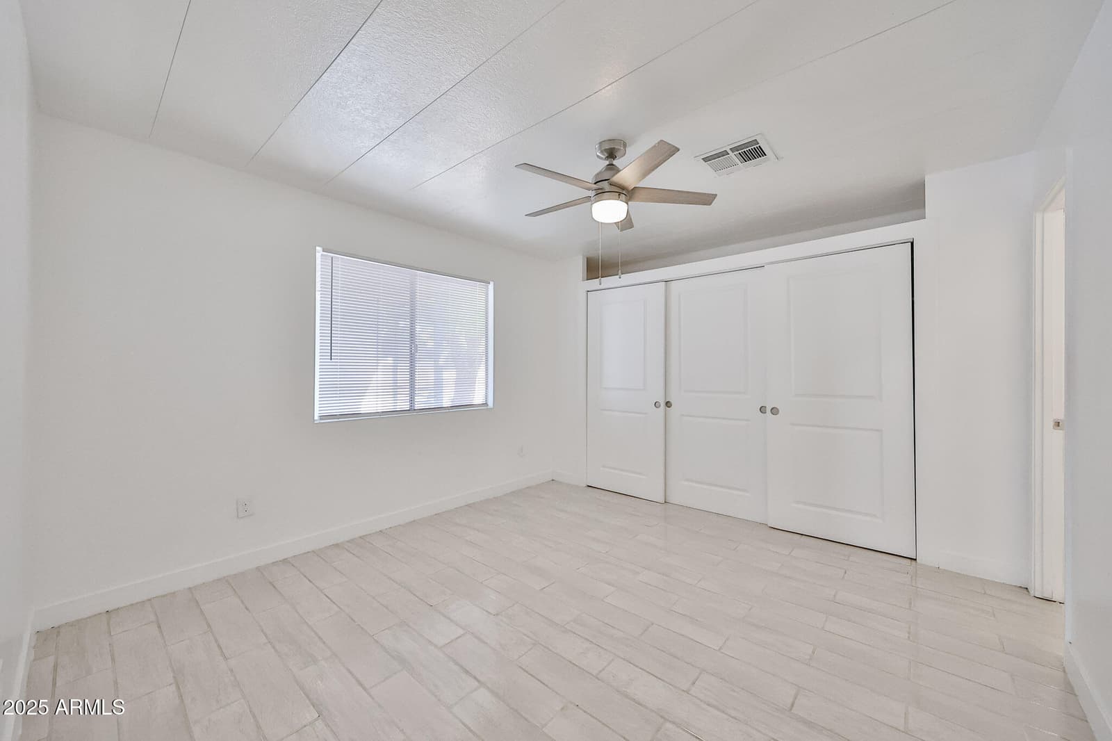 303 E SOUTH MOUNTAIN Avenue 100, Phoenix, AZ 85042 — photo 11 of 24