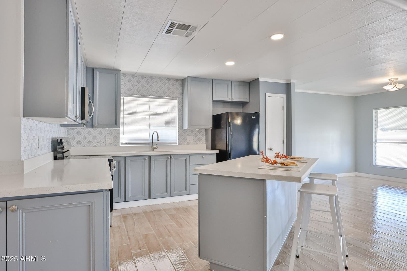 303 E SOUTH MOUNTAIN Avenue 100, Phoenix, AZ 85042 — photo 3 of 24