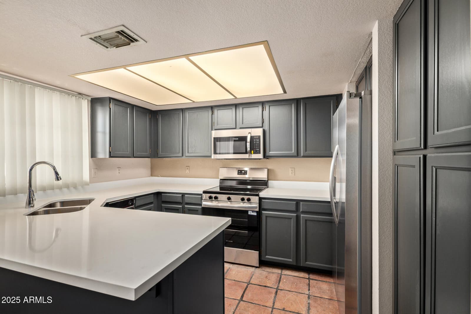 609 E MESQUITE Circle D131, Tempe, AZ 85288 — photo 10 of 36