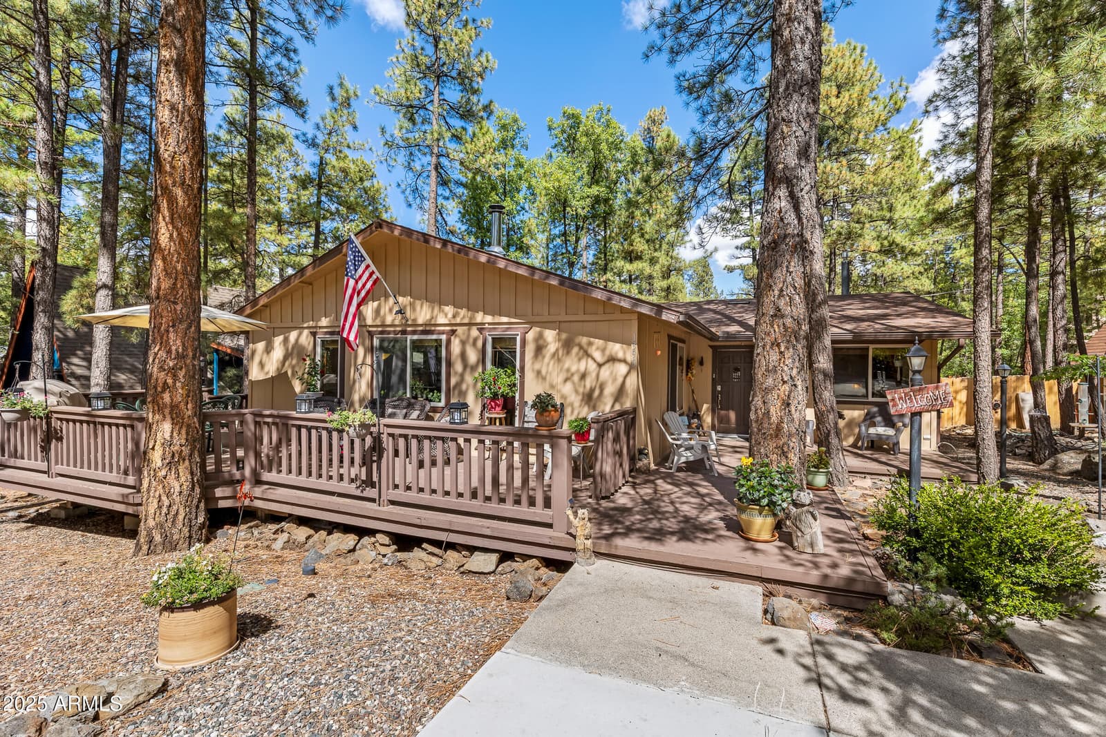 1390 E BIG BEAR Trail, Munds Park, AZ 86017 — photo 1 of 32