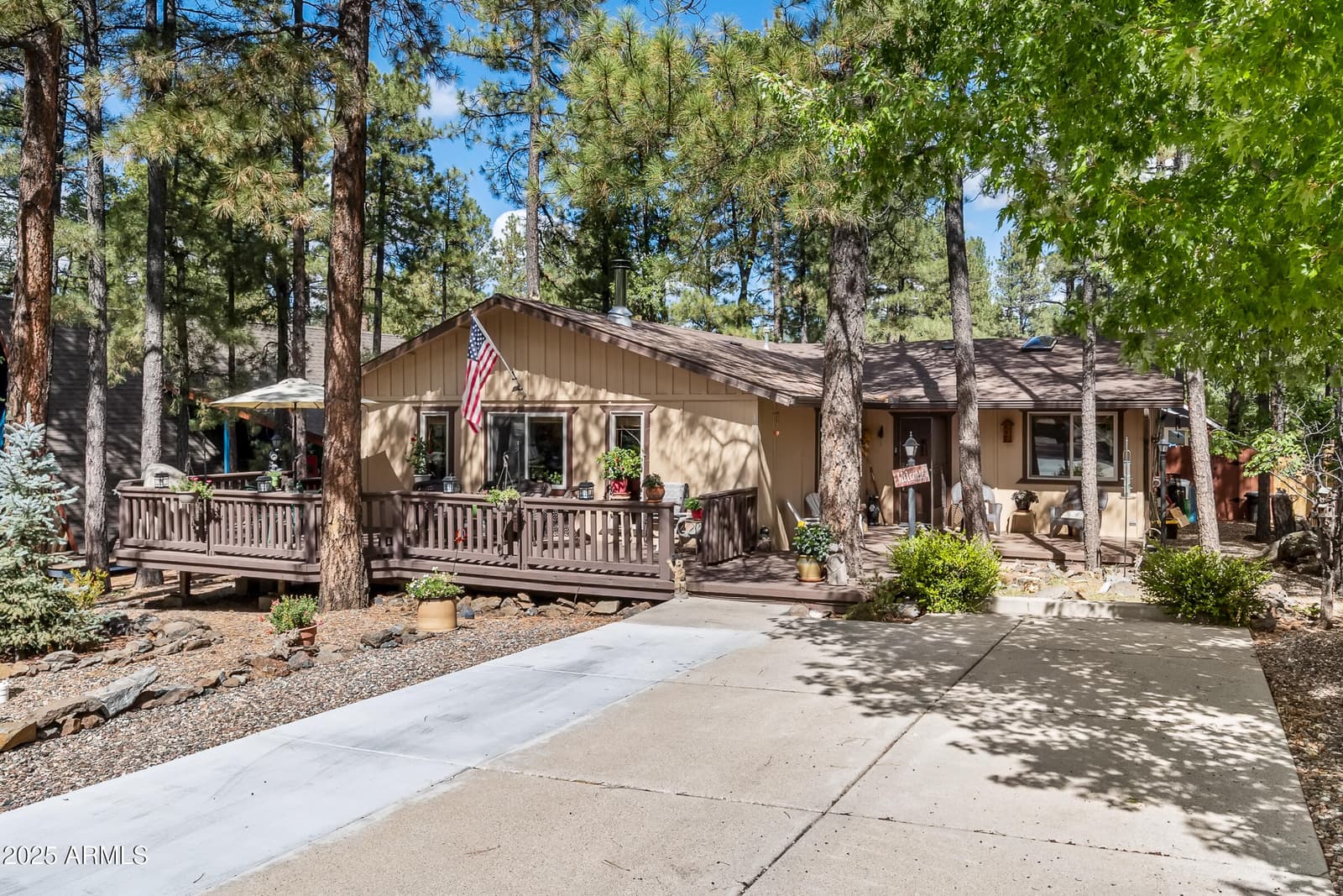 1390 E BIG BEAR Trail, Munds Park, AZ 86017 — photo 3 of 32