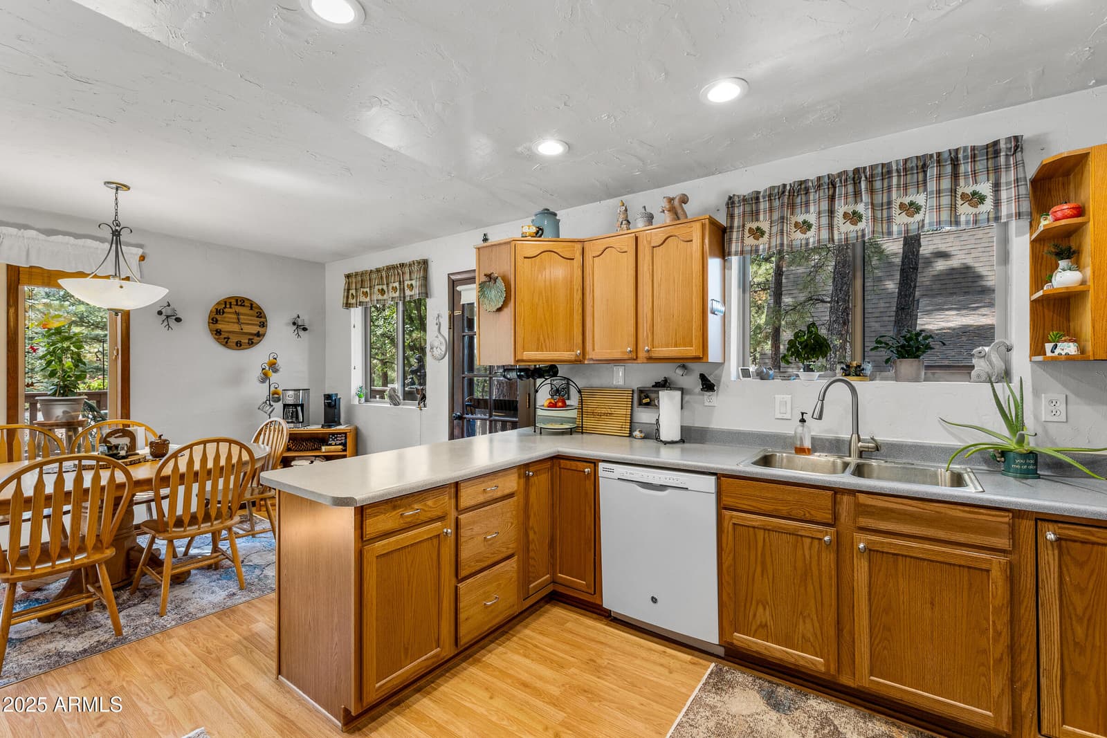 1390 E BIG BEAR Trail, Munds Park, AZ 86017 — photo 7 of 32