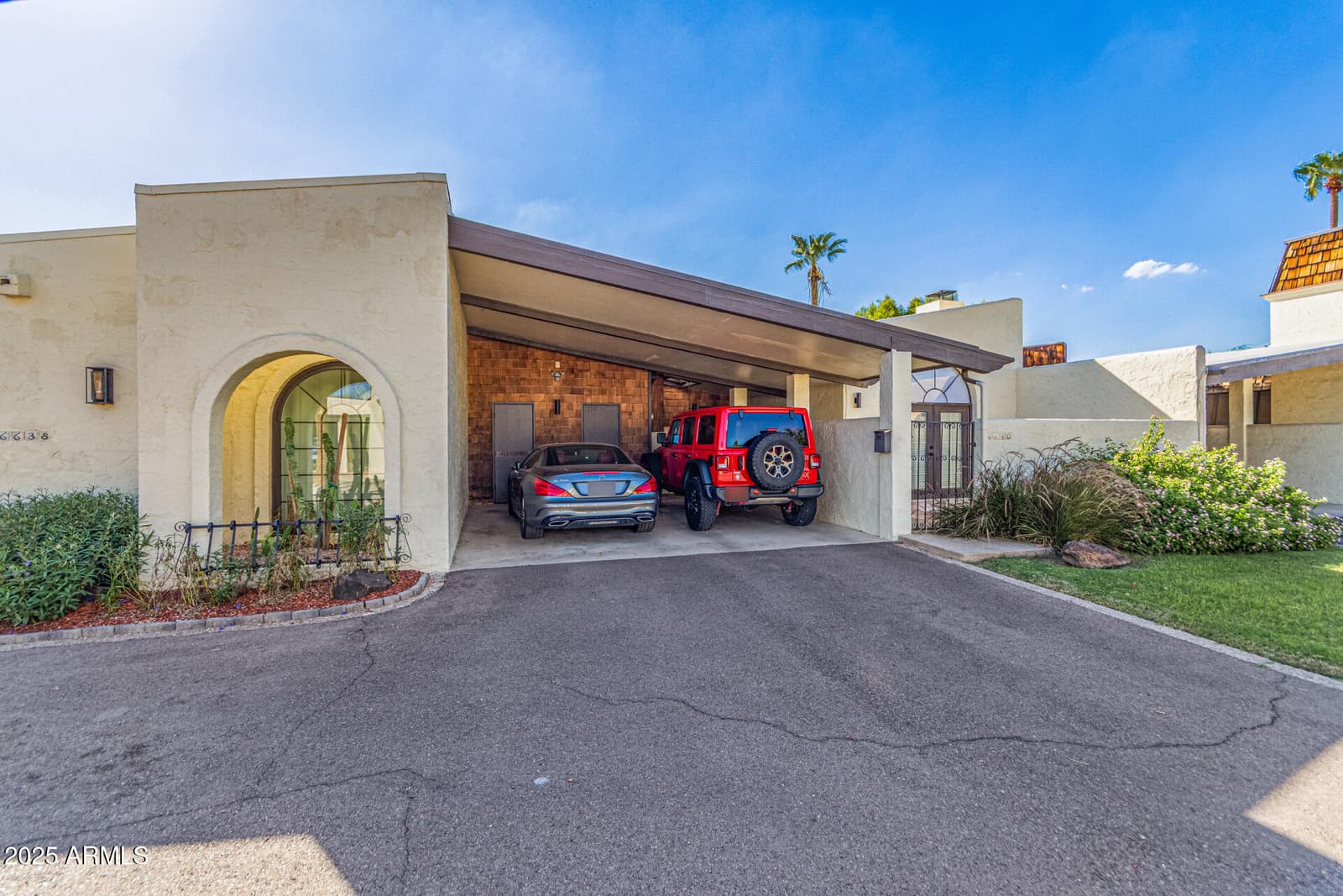 6640 N CHATELAINE Place, Phoenix, AZ 85014 — photo 3 of 37
