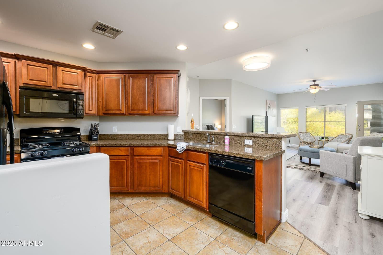 5450 E DEER VALLEY Drive 3008, Phoenix, AZ 85054 — photo 3 of 26