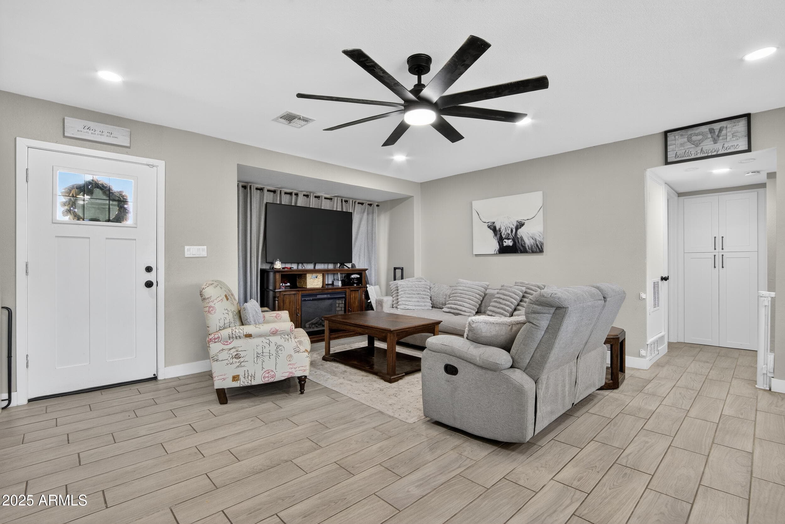 2341 W LAUREL Lane, Phoenix, AZ 85029 — photo 12 of 31
