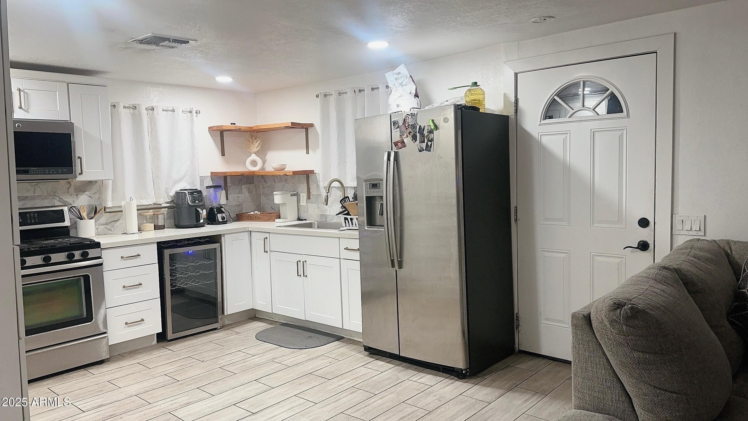326 N 39TH Drive N, Phoenix, AZ 85009 — photo 4 of 16
