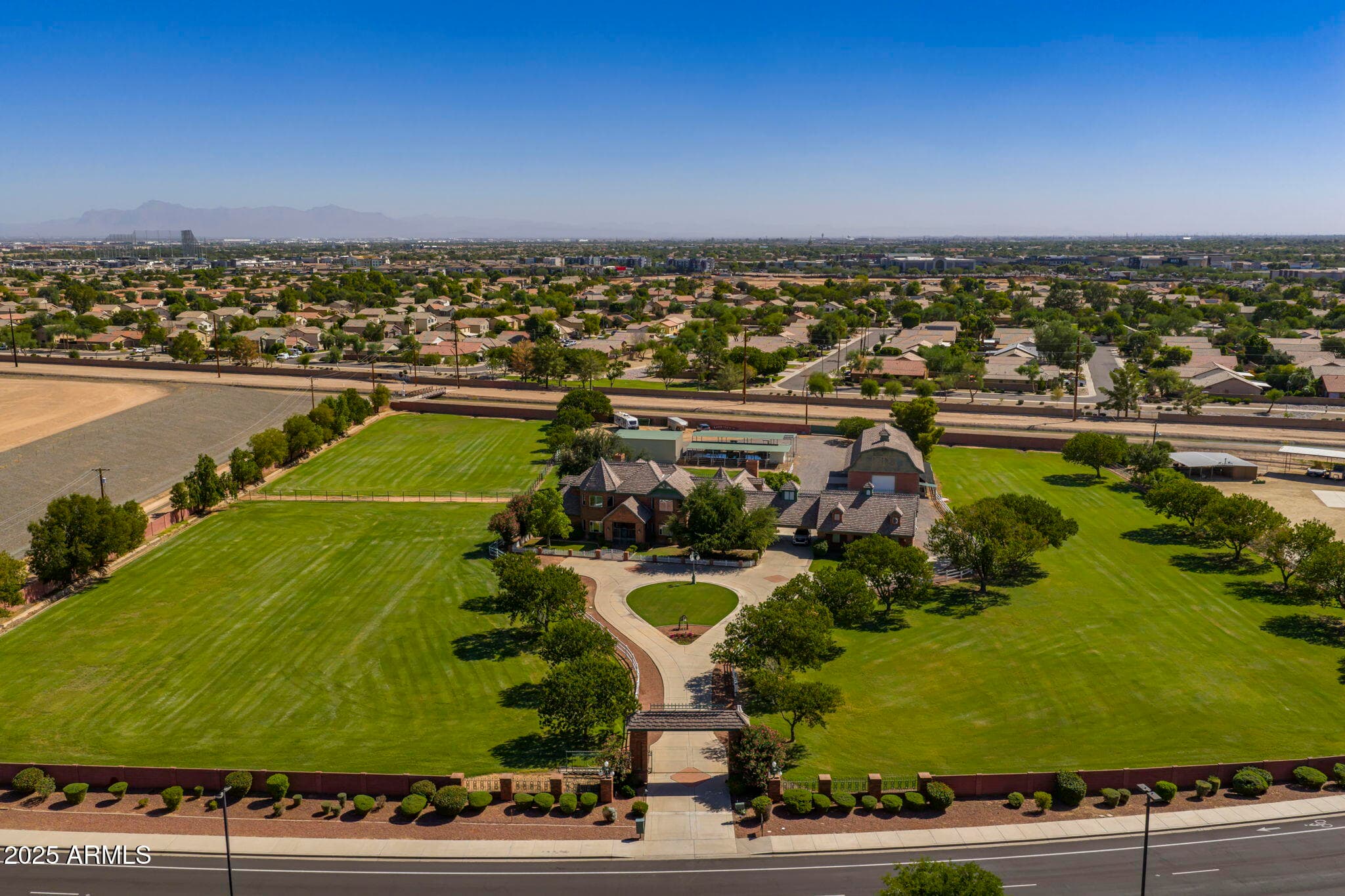 2025 S VAL VISTA Drive, Gilbert, AZ 85295 — photo 5 of 104