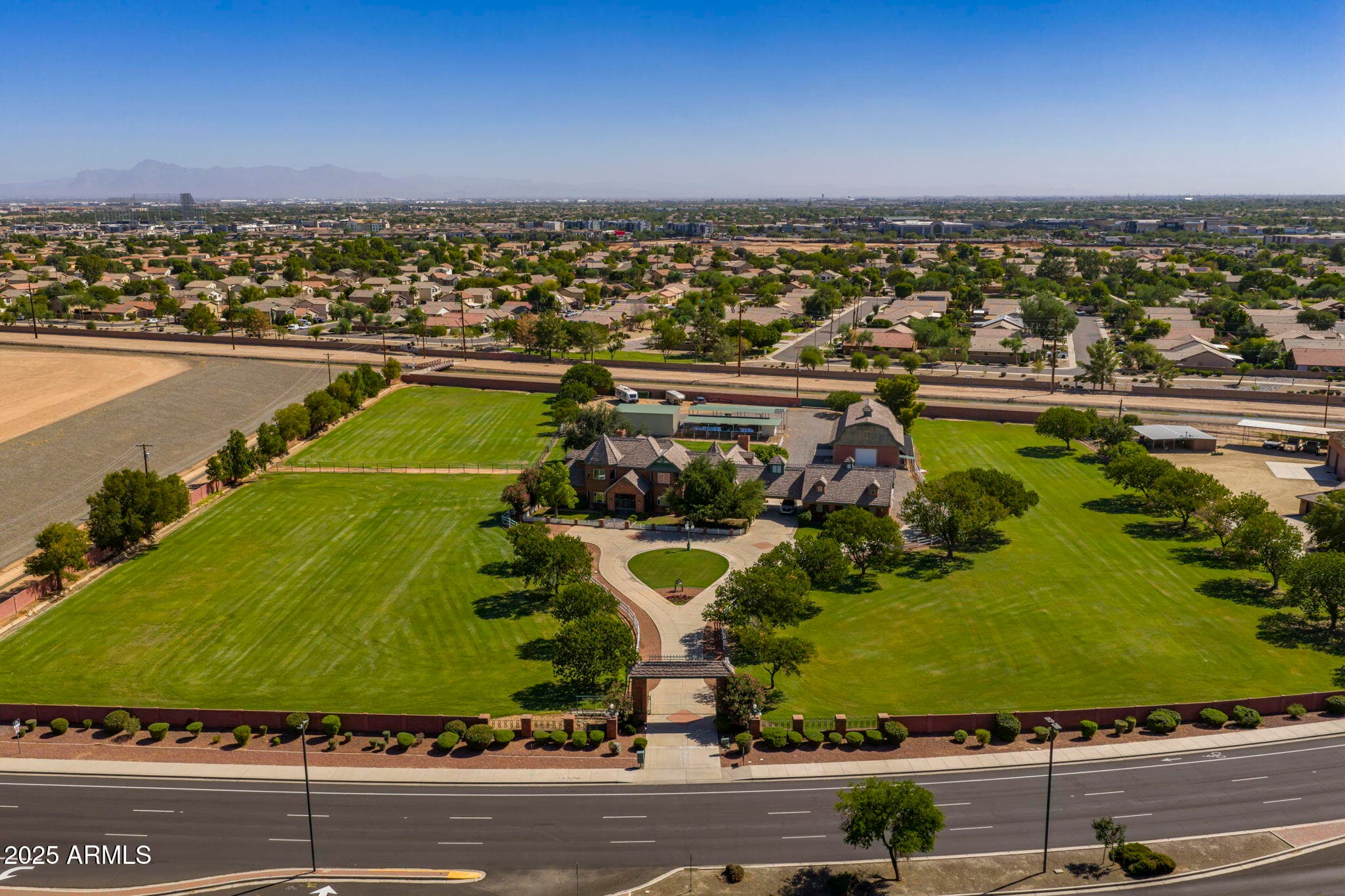 2025 S VAL VISTA Drive, Gilbert, AZ 85295 — photo 16 of 104