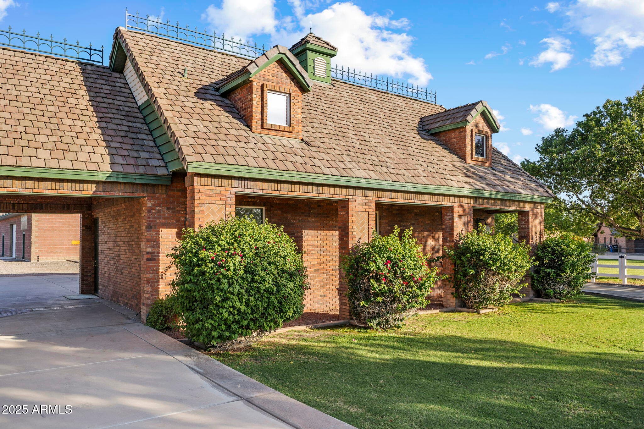 2025 S VAL VISTA Drive, Gilbert, AZ 85295 — photo 11 of 104