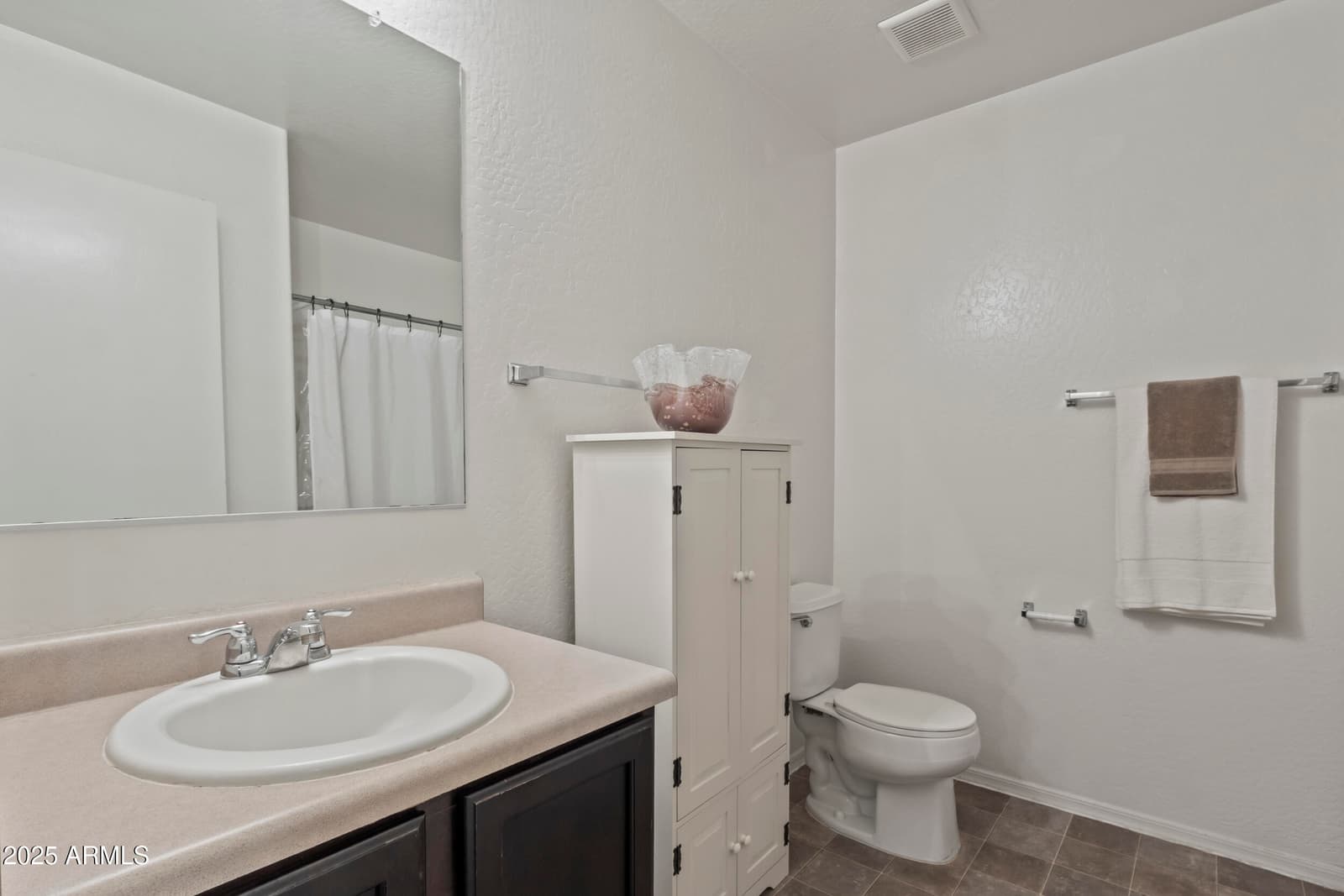 8192 W LYNWOOD Street, Phoenix, AZ 85043 — photo 8 of 39