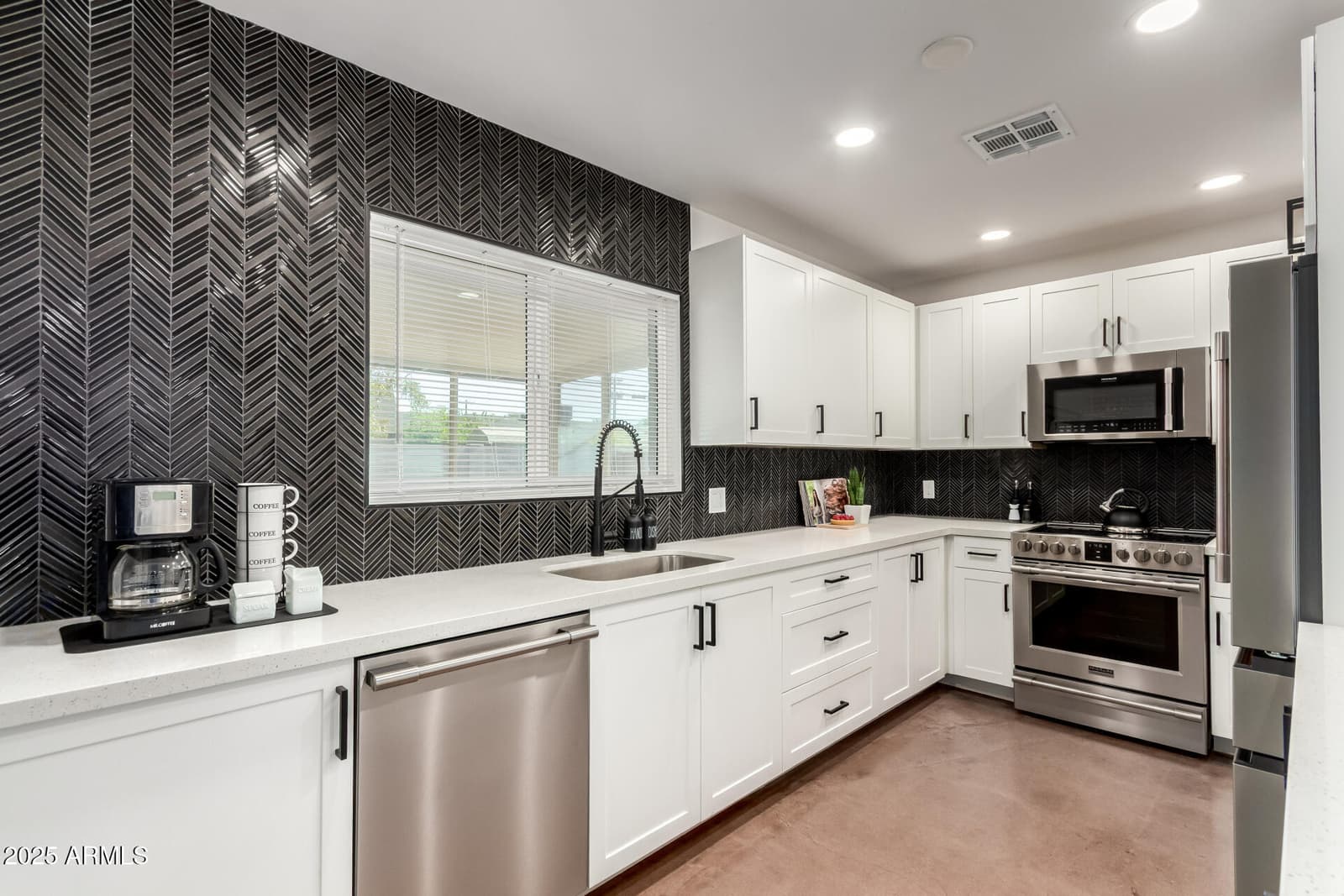 4735 N 24TH Street, Phoenix, AZ 85016 — photo 14 of 43