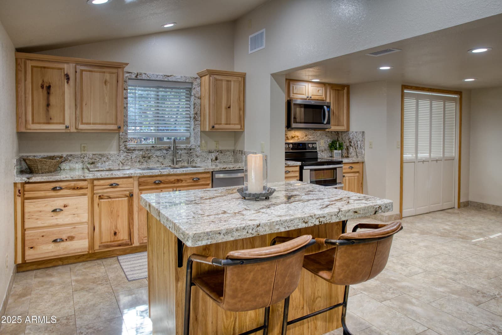 3680 Woodpecker Lane, Pinetop, AZ 85935 — photo 8 of 38