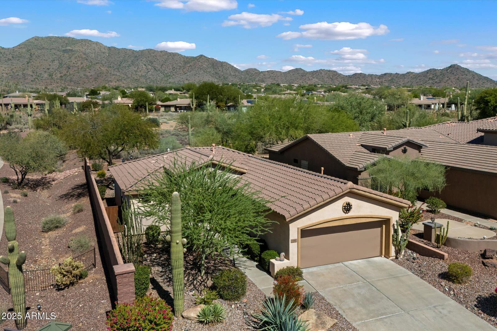 2366 W MUIRFIELD Drive, Anthem, AZ 85086 — photo 5 of 33