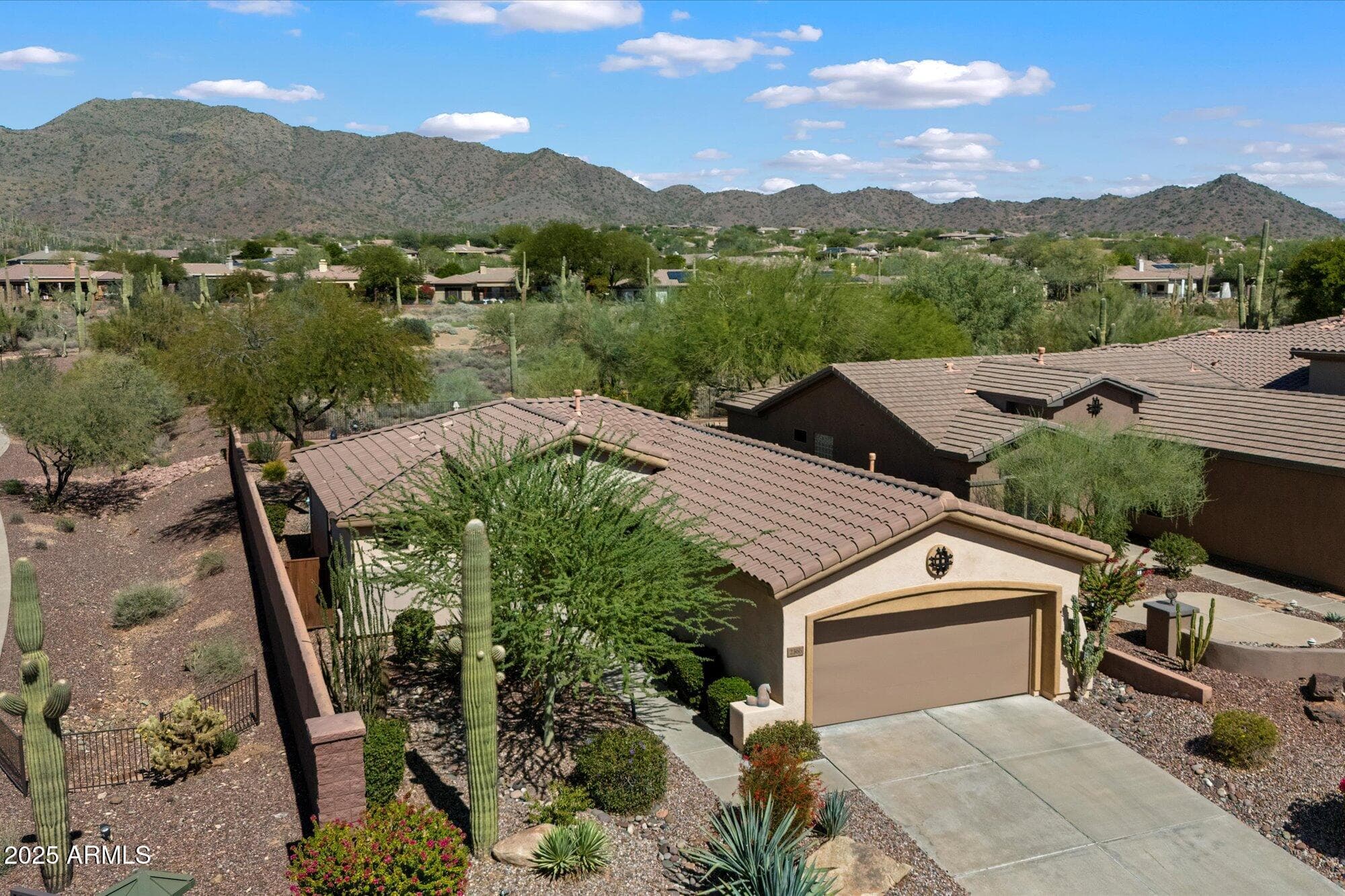 2366 W MUIRFIELD Drive, Anthem, AZ 85086 — photo 5 of 33