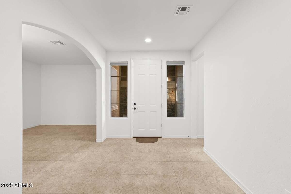 18306 W BECK Lane, Surprise, AZ 85388 — photo 5 of 40
