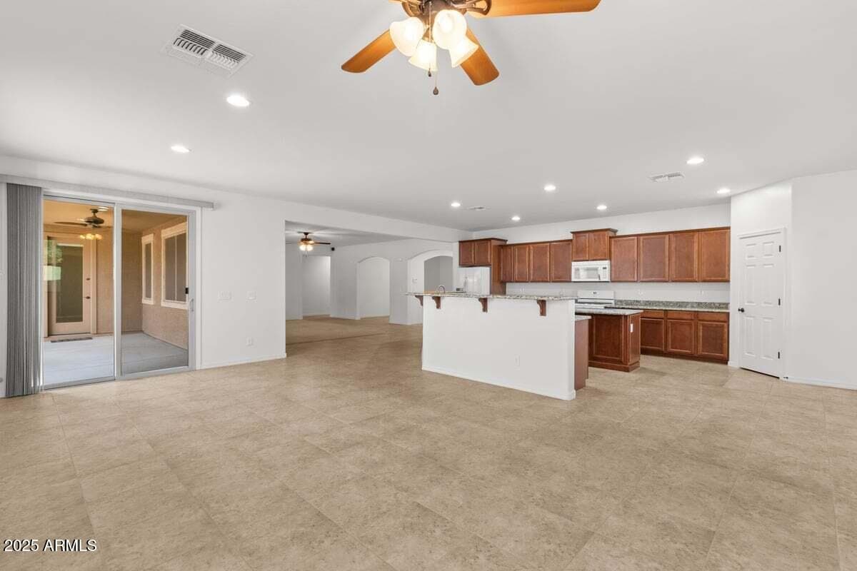 18306 W BECK Lane, Surprise, AZ 85388 — photo 12 of 40