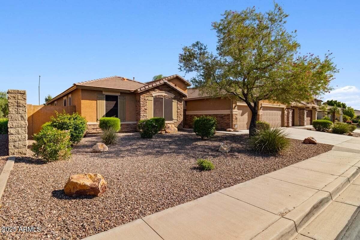 18306 W BECK Lane, Surprise, AZ 85388 — photo 2 of 40