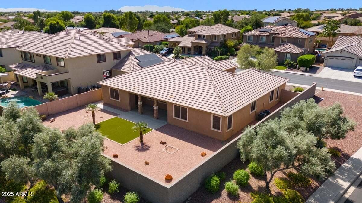 18306 W BECK Lane, Surprise, AZ 85388 — photo 3 of 40