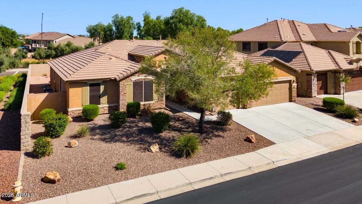 18306 W BECK Lane, Surprise, AZ 85388 — photo 4 of 40