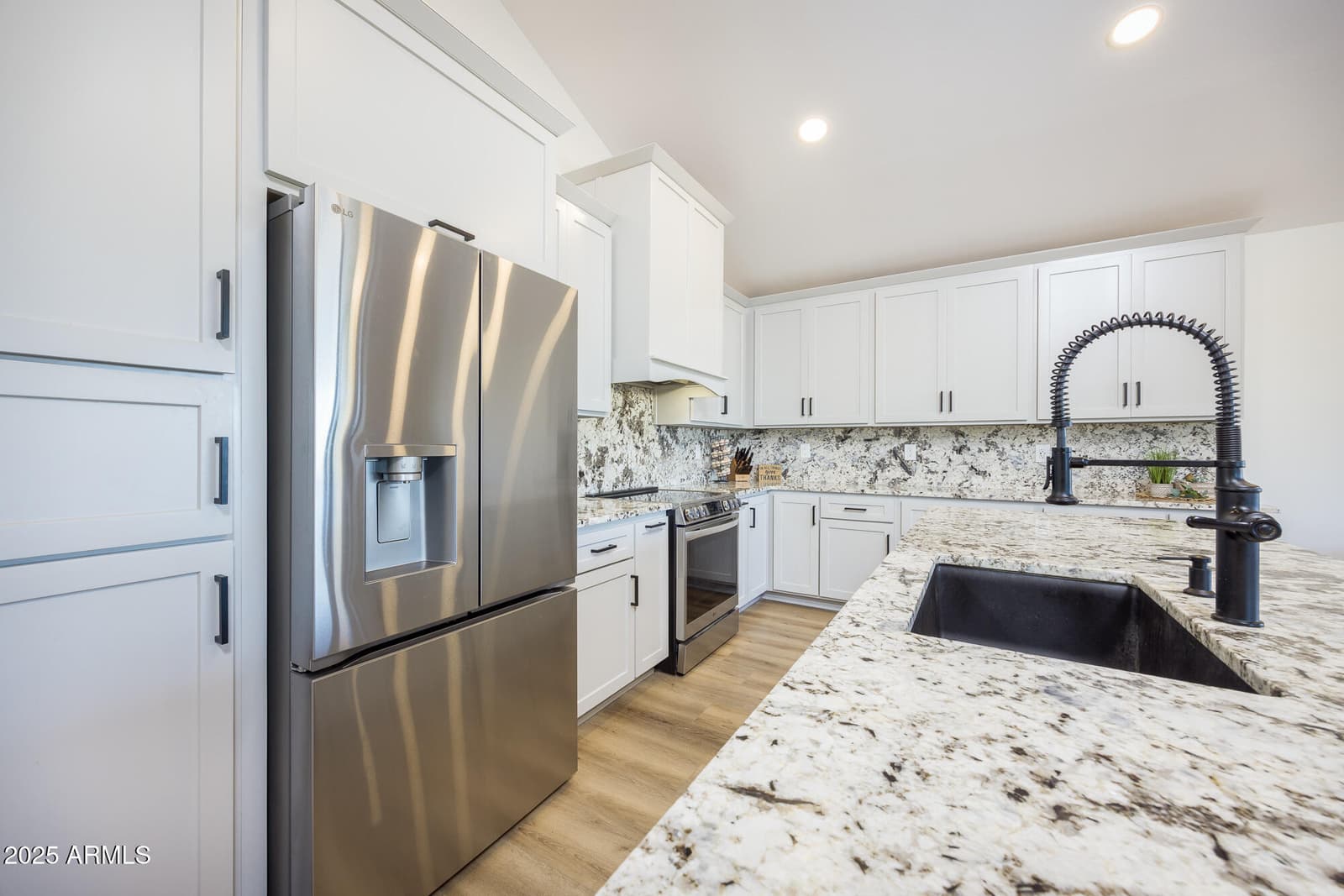 1302 W COYOTE Trail, Benson, AZ 85602 — photo 1 of 57