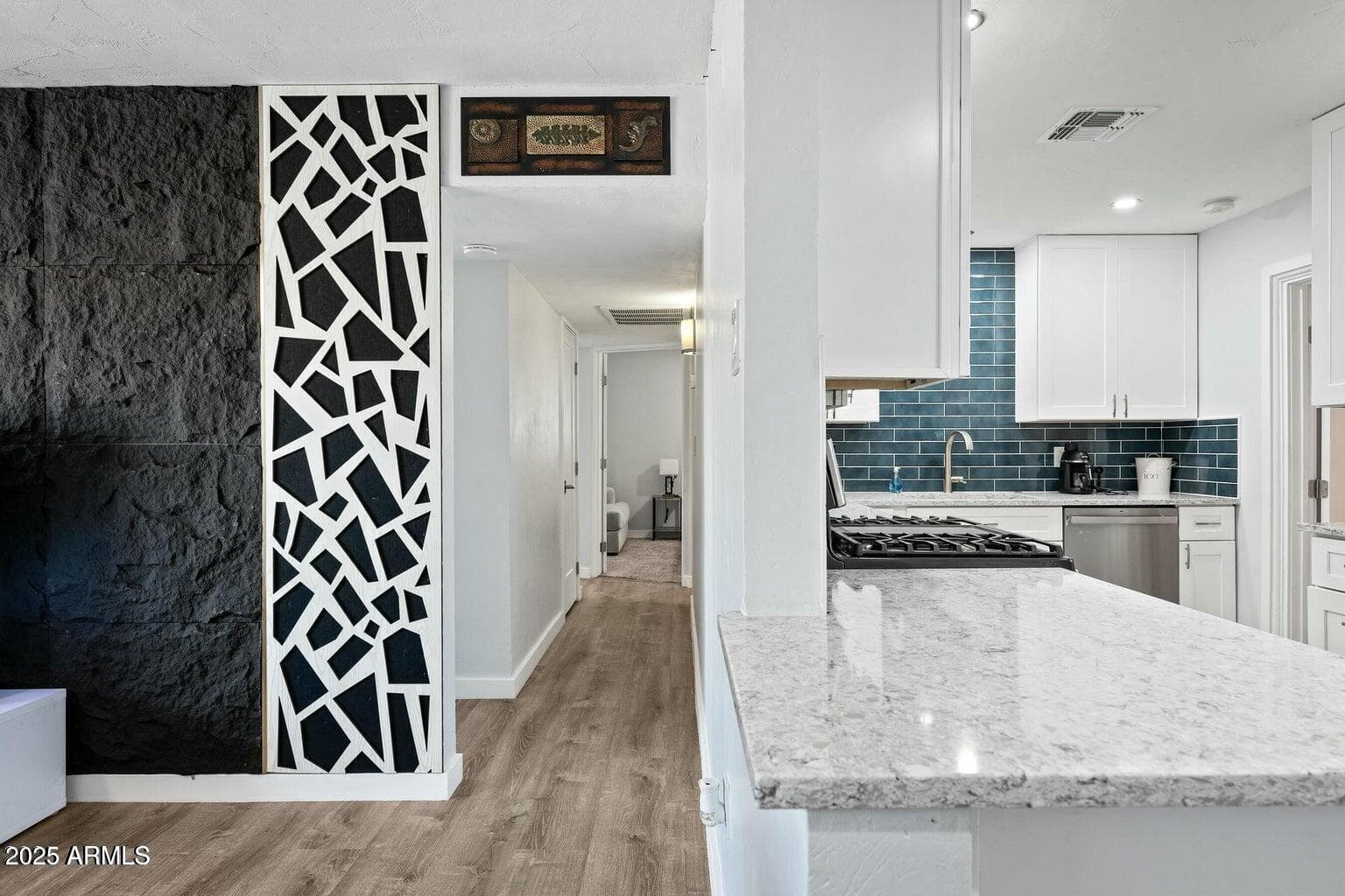 8050 N 11TH Place, Phoenix, AZ 85020 — photo 12 of 20